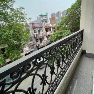 Purple Stays 1BHK Luxurious Cozy - 1