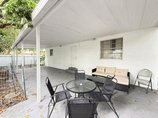 Lively Home near Downtown, stadium, Wynwood - 9