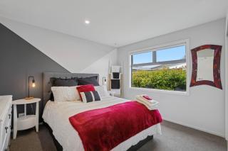 Central Otago Getaway | Modern 2-Bed - Cromwell - 1