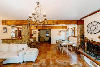 Iris Chalet - 1