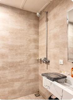 İnci - 1BR Self Checkin - Gulberg MM Alam - Pool - 7
