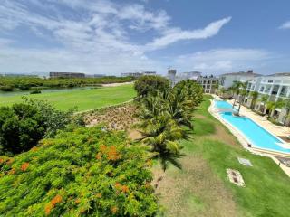 Luxury Penthouse • Jacuzzi • Golf & Lake Views - 5