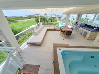 Luxury Penthouse • Jacuzzi • Golf & Lake Views - 1
