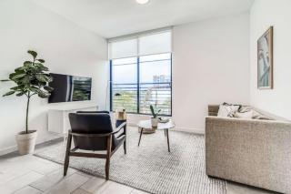 Modern Wynwood Retreat with Rooftop Pool and Skyline Views - 4