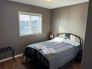 Prairie Views - Dog Friendly - Near Hwy 1 - 2