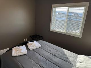 Prairie Views - Dog Friendly - Near Hwy 1 - 1