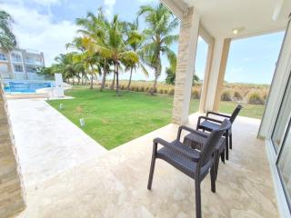 Cana Pearl 2BR Getaway | Pool & Golf Views - 5