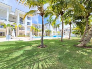 Cana Pearl 2BR Getaway | Pool & Golf Views - 4