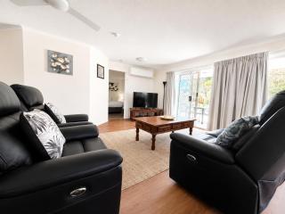 Ground Floor Beachfront Escape, Pool Views,Surfside Resort - 7