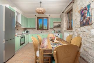 MANGO & PAPAYA - Country Luxury Living - Private Pool & Olive Grove - Dog Friendly & Remote Work Friendly - 5