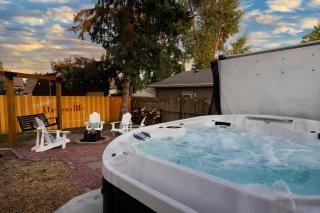 Midwest Escape Hot Tub Theater Game Room Poker Table - 3