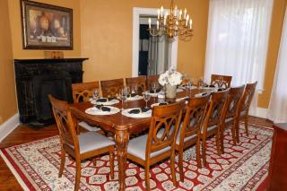 Charming Victorian Duplex - 3BR Sleeps 10 home - 7