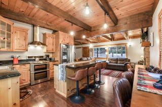 Tahoe Townie Cozy cabin in South Lake Tahoe - 7
