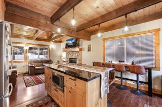 Tahoe Townie Cozy cabin in South Lake Tahoe - 2