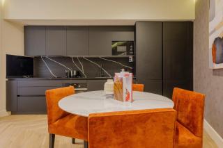 Upscale Designer Retreat in the Heart of Madrid - 9