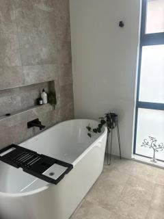 Belle Escapes - The Clovelly House, Luxury Coastal Retreat - 4
