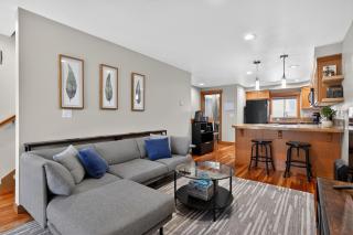 Central SW Seattle Townhome close to DT & SEA - 4