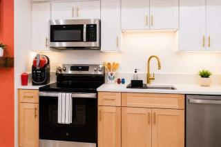 Modern Studio Near Logan with Private Entrance - 2