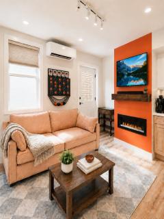 Modern Studio Near Logan with Private Entrance - 9