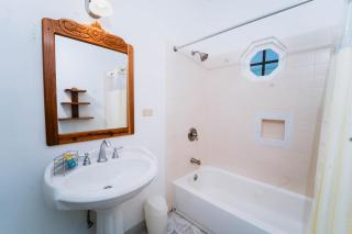 Vacation Rental Coral Spring, Falmouth JAM 8 BDRM - 3