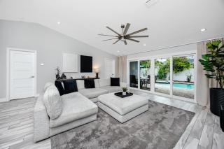 NEW! Palm Harbor Hideaway - Beautiful, Spacious 4BR Home with Amazing Pool - 4