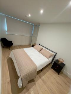 Luxury 1-Bed, Gym, Cinema, Free Parking - 3