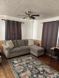 Cozy cottage- walk to Speedway - 2