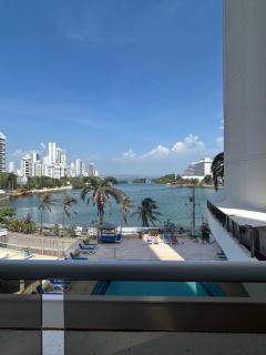 Beautiful apartment overlooking the pool and beach - 0