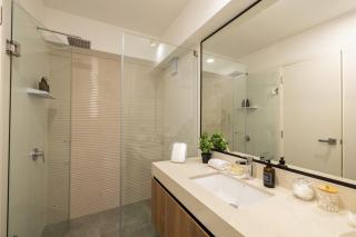 Bright & Modern 1BR w Balcony, WIFI, Free parking - 6
