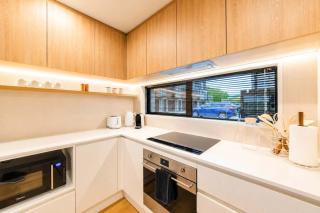Charming Getaway on Gloucester Street - 2