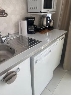 Wonderful 2 Bed Flat 2 Bathrooms 2 Dining Balconies Private Parking Reservation Deposit Required Central Kyrenia Walking distance to Girne Castle - 9