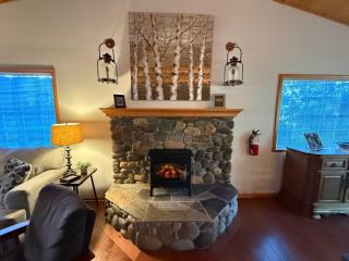 Gold Dust Getaway with Foosball Big Deck & Forest Views - Near Slopes - 9
