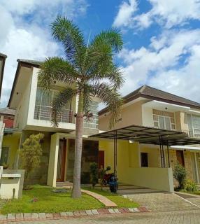 Villa apple 38 kota batu - 2