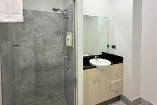 Luxury 2 Bedroom Retreat with Pool and Gym Access - 8
