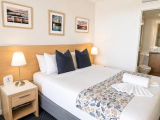 Beachfront Mooloolaba Apartment- 7th Floor in the Landmark Resort - 9