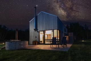 Juniper - Luxury Cottage with Stunning Views, Private Hot Tub, Private Path to Beach - Chimney Corner - 0