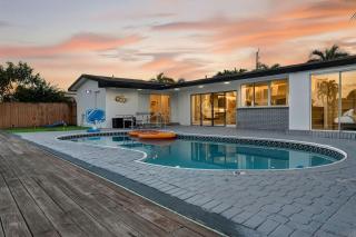 Waterfront Villa 5 min Aventura Cool Amenities - 1