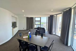 Contemporary 3BR Getaway in Brisbane CBD - 7