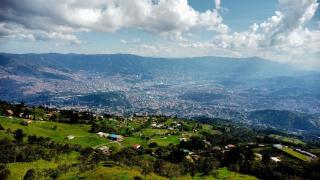 Cabaña Rústica y hermosa vista a la ciudad - 8