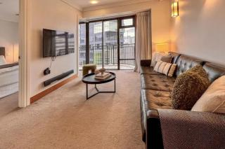 Chic 12th Floor Apartment Iconic Metropolis - 5