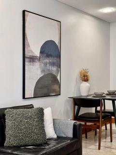 Chic 12th Floor Apartment Iconic Metropolis - 3