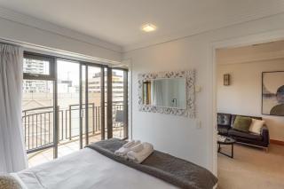 Chic 12th Floor Apartment Iconic Metropolis - 2