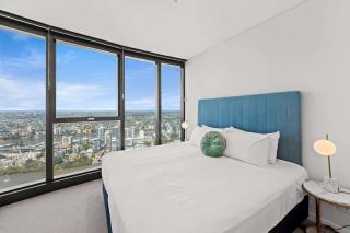 1 Bedroom Sky High City Escape with Stunning Views - 9