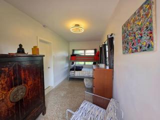 Cozy 3-bedroom Miami Apartment - 6