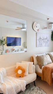 Condo near airport with pool and Balcony - 0