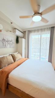 Condo near airport with pool and Balcony - 5