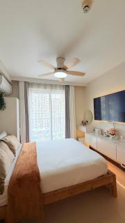 Condo near airport with pool and Balcony - 2