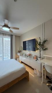 Condo near airport with pool and Balcony - 1