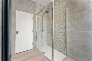 Johnstone 3BR Spacious flat with free Parking - 1