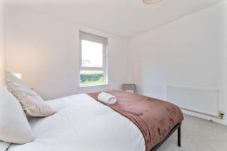 Spacious 2BR Springfield Flat with Free Parking - 4